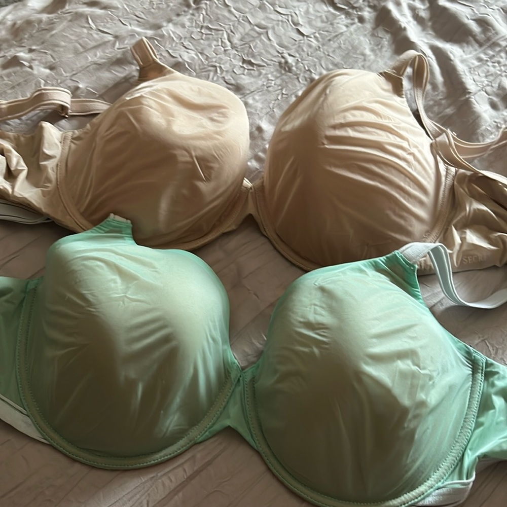 Set of 2 Victoria’s Secret Bras Size 34DDD
